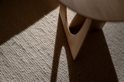 Pied de chaise sur un tapis